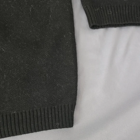 Black and White Graphic Sweater - Picture 4 of 6